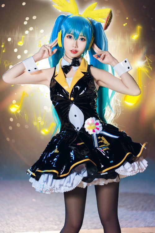 Read more about the article Cosplay 面饼仙儿 初音Miku