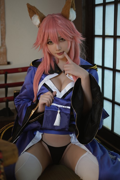 Read more about the article Cosplay 星之迟迟Hoshilily 玉藻前忠犬蓄势待发